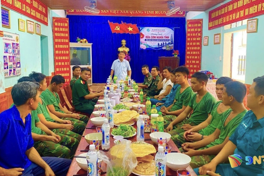 “Bữa cơm nghĩa tình” tiếp sức lực lượng quy tập hài cốt liệt sĩ