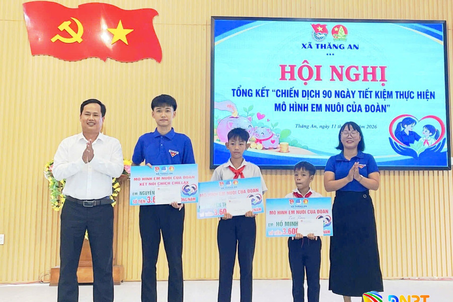 Đoàn xã Thăng An nhận đỡ đầu 6 học sinh có hoàn cảnh đặc biệt khó khăn