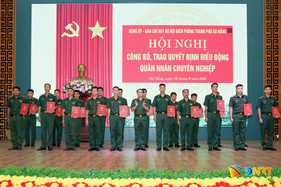 Bộ đội Biên phòng thành phố Đà Nẵng trao quyết định điều động quân nhân chuyên nghiệp