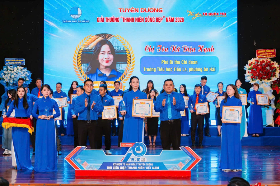 Cô giáo sống đẹp...