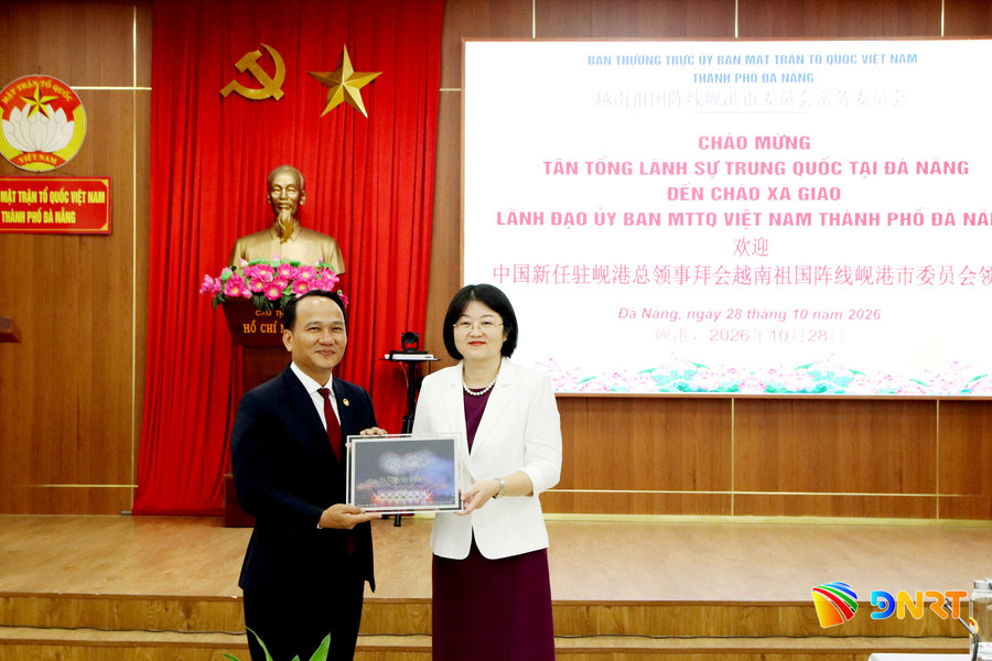 Phó Bí thư Thành ủy, Chủ tịch Ủy ban MTTQ Việt Nam thành phố Đà Nẵng Nguyễn Đình Vĩnh tiếp tân Tổng Lãnh sự Trung Quốc tại Đà Nẵng
