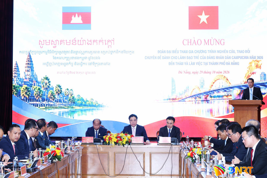 Phó Bí thư Thường trực Thành ủy Nguyễn Khắc Toàn tiếp Đoàn lãnh đạo trẻ Đảng Nhân dân Campuchia